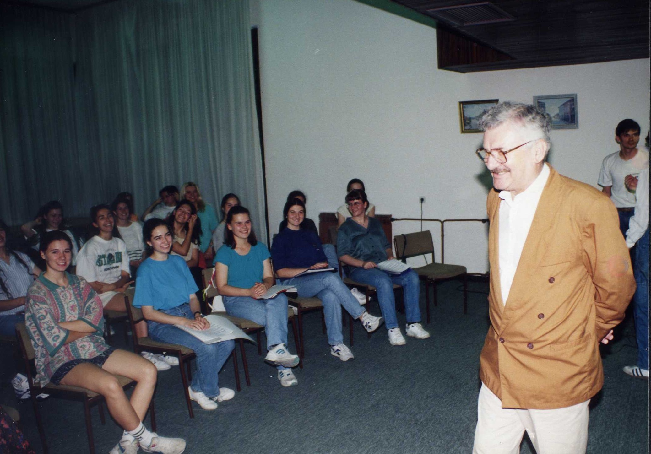 Емил Петровић-композитор у посети Хору 1995.