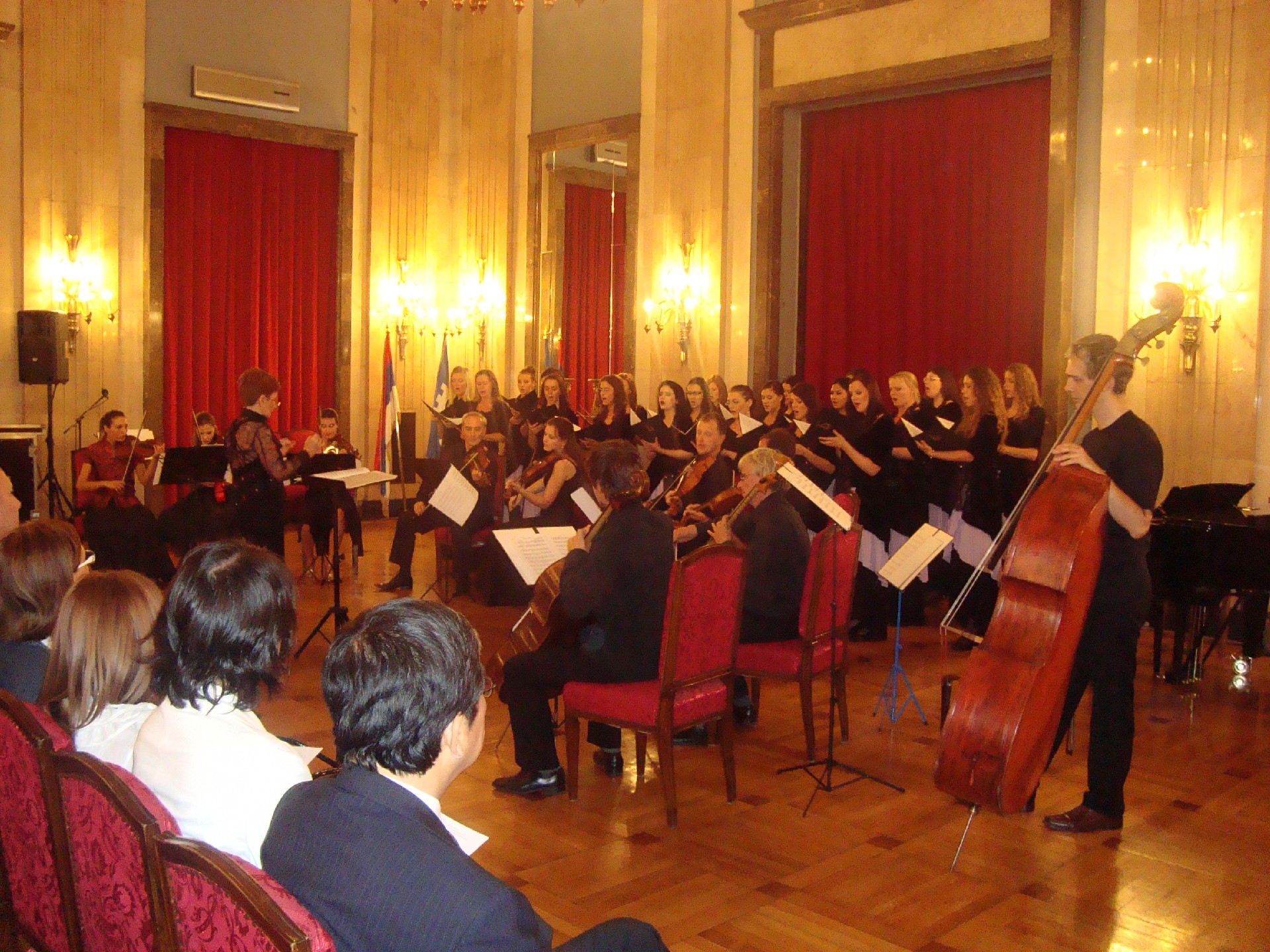 Свечана сала Скупштине Града Београда Концерт хора Барили и камерног оркестра Симфонијета 2011.
